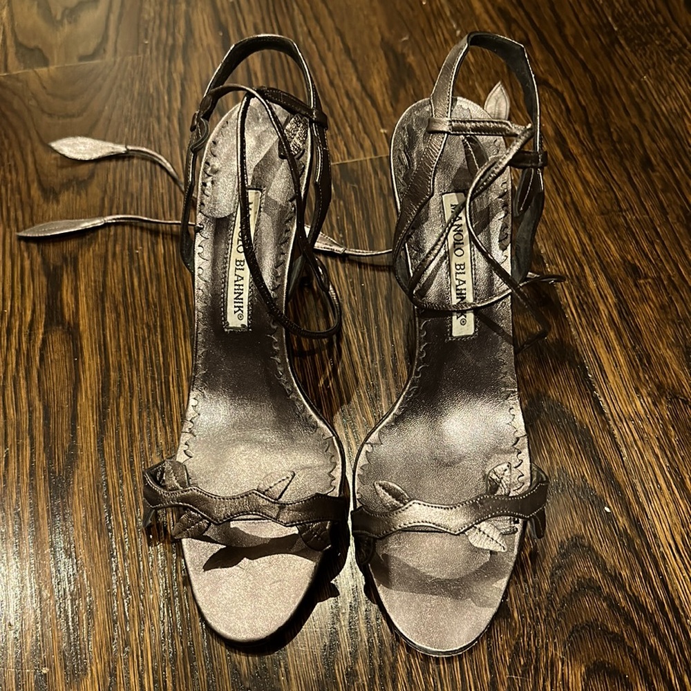 Manolo Blahnik, lace up leaf heel sandals, metallic, size 37